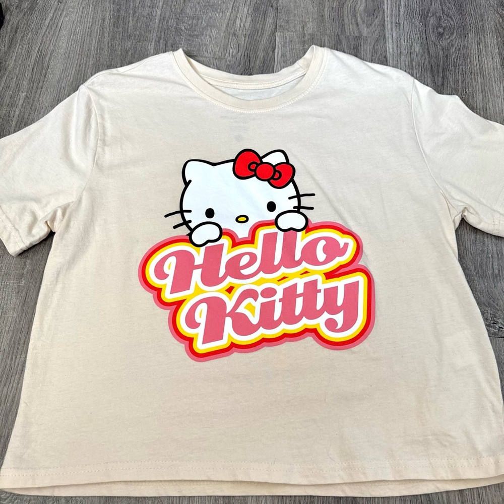 HELLO KITTY T-shirt Medium